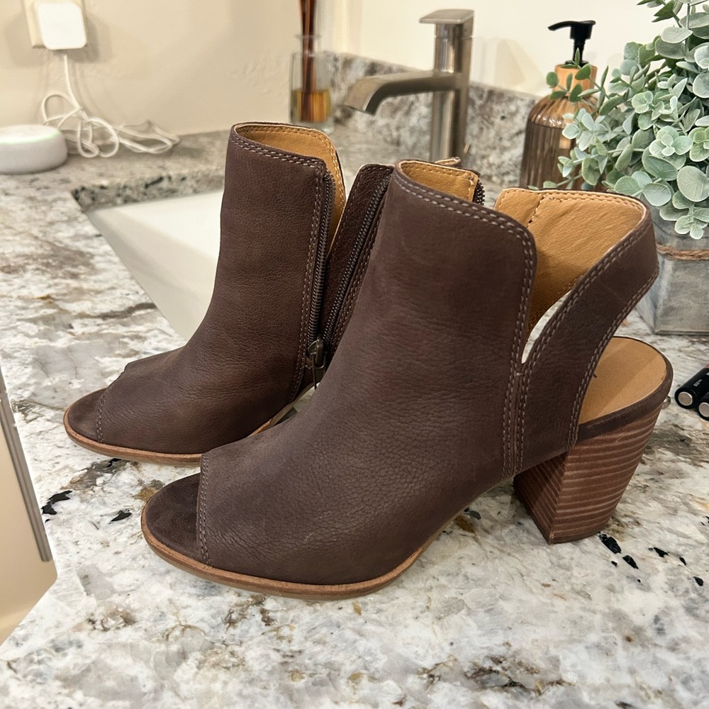 Lucky Brown Leather Ankle Boots
